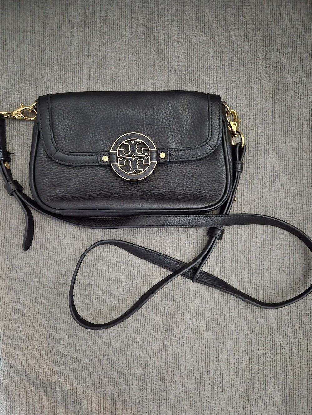 The item shown in the listing is the Tory Burch Amanda Foldover Crossbody Bag.
